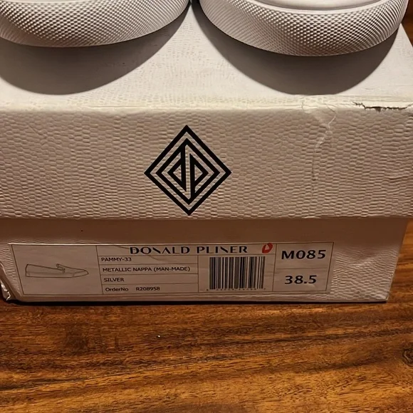NIB Donald Pliner Pammy Women's Metallic Silver Quilted Slip-on Sneaker 38.5
